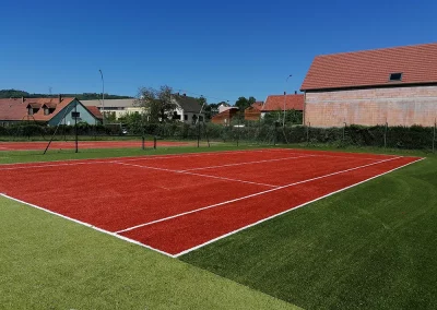 Remplacement du gazon synthétique d’un court de tennis à Otterswiller